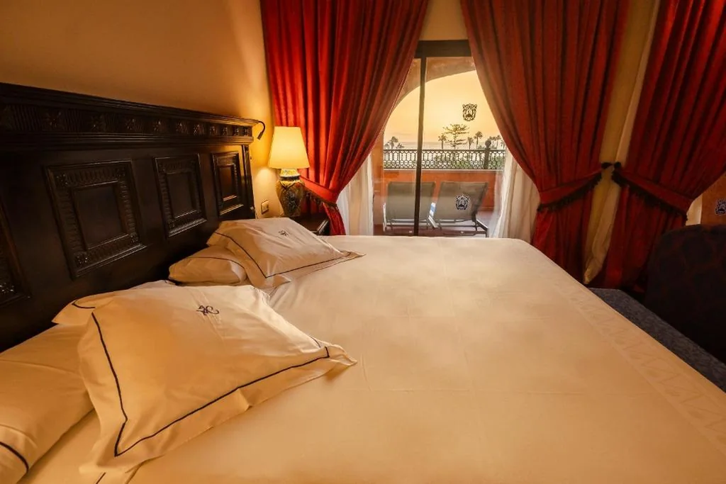 Doppelzimmer mit Meerblick (2 Erwachsene + 1 Kind) — Europe Villa Cortes GL