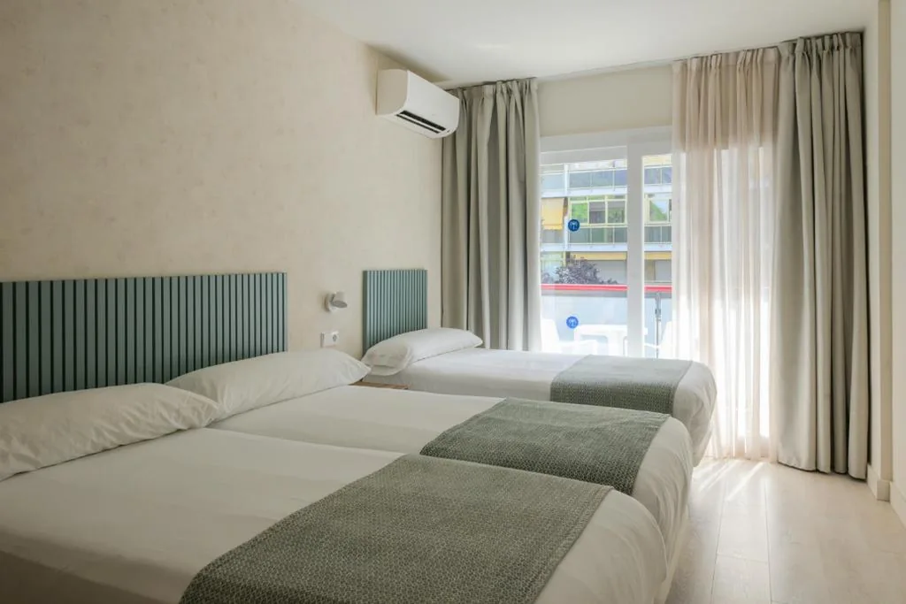 Camera tripla con balcone — Eurosalou & Spa