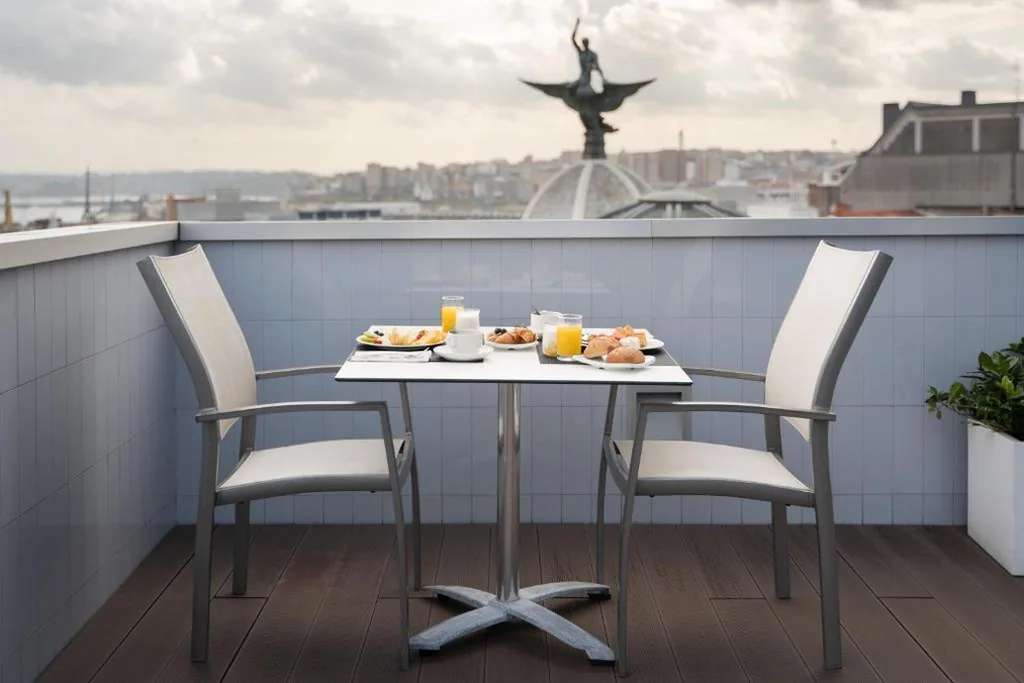 Junior Suite mit Terrasse — Eurostars Blue Coruña