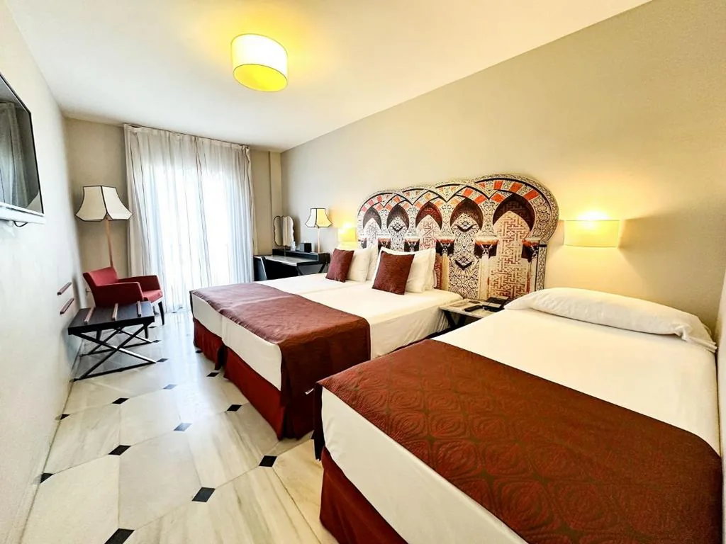 Chambre double Deluxe avec lit d’appoint — Eurostars Conquistador