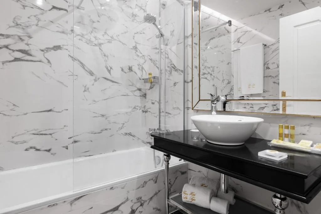 Habitación Doble con cama supletoria - 1 o 2 camas (2 adultos + 1 niño) — Eurostars Gran Hotel La Toja