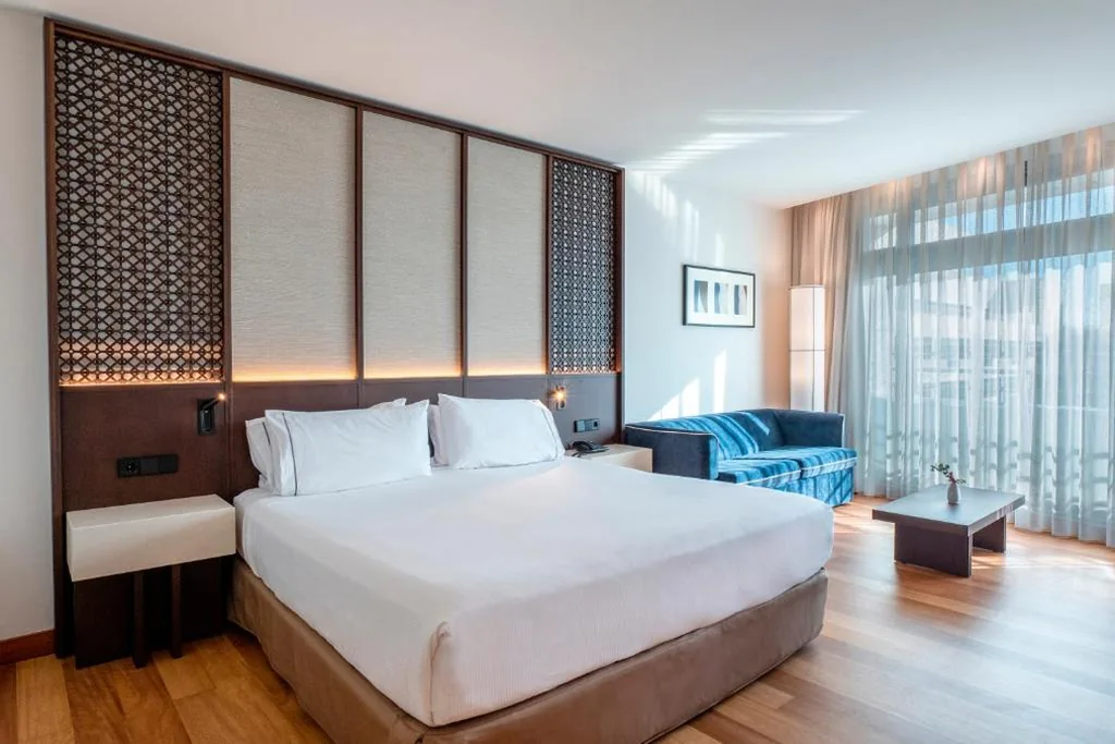 Camera Premier con balcone — Eurostars Grand Marina Hotel GL