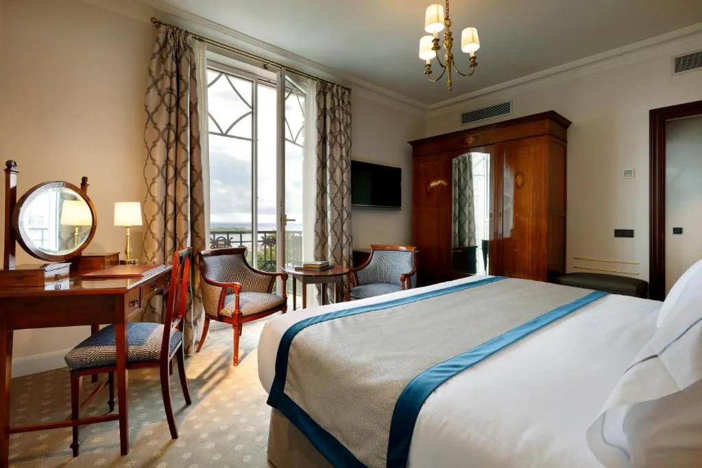 Camera Doppia Deluxe — Eurostars Hotel Real