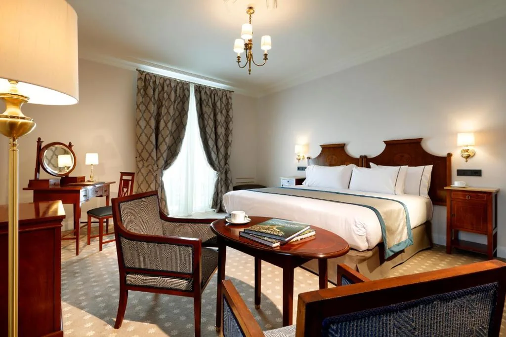 Junior Suite — Eurostars Hotel Real