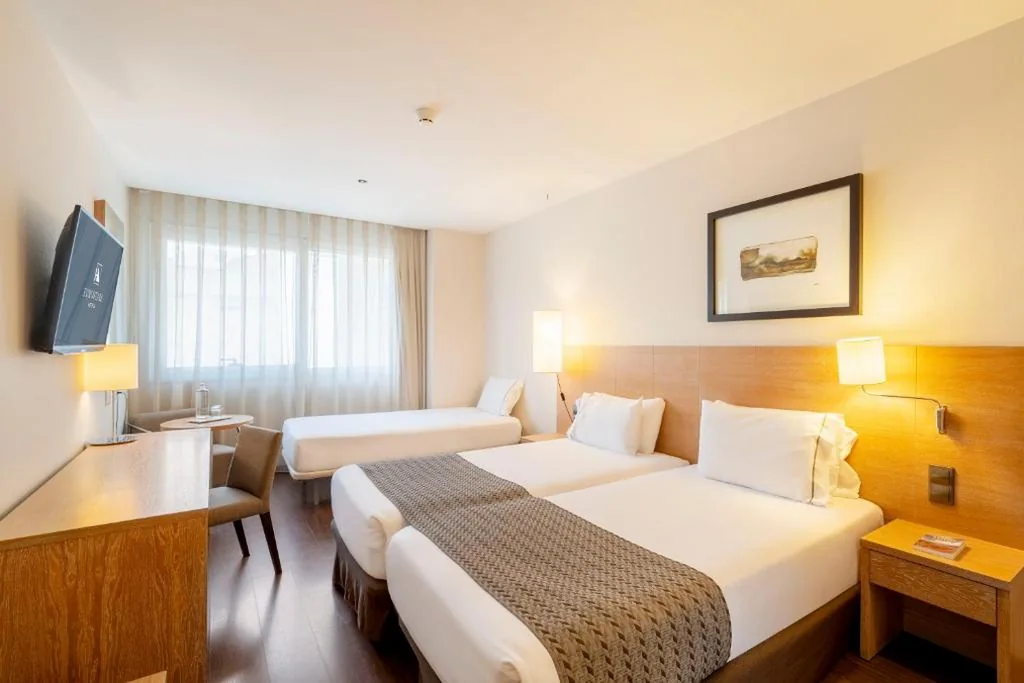 Doppelzimmer mit Zustellbett – 2 Betten — Eurostars Lucentum