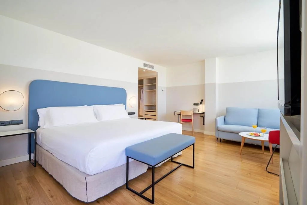Suite Junior con terraza con bañera de hidromasaje — Eurostars Málaga