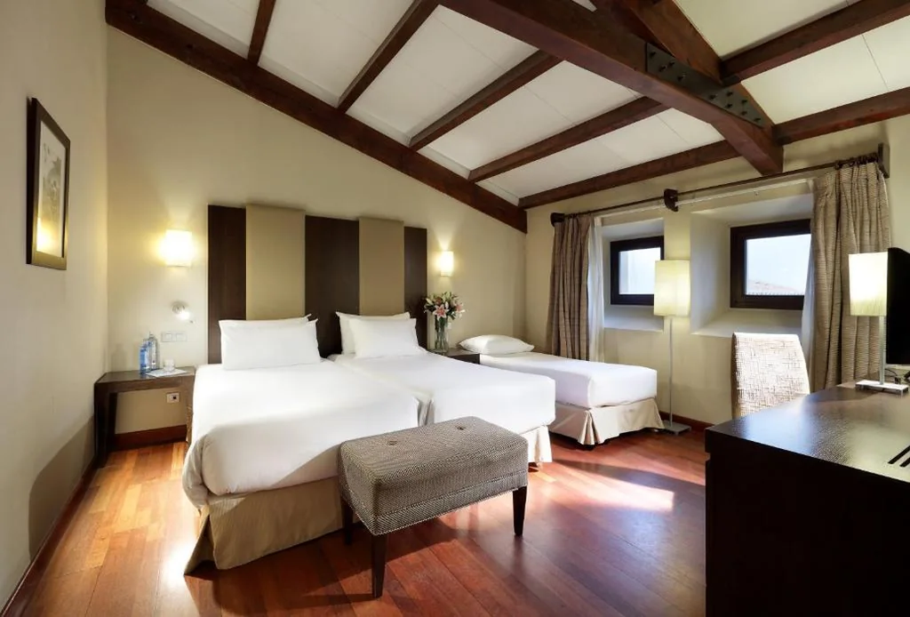 Habitación Doble con cama supletoria — Eurostars Palacio de Santa Marta