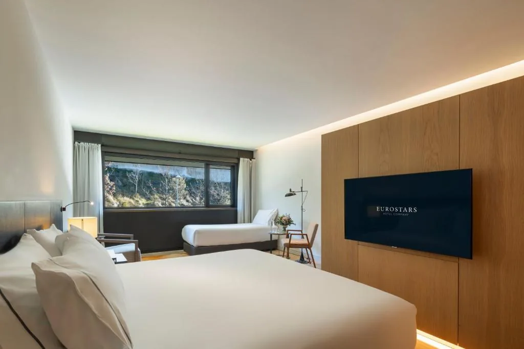 Habitación Triple Superior — Eurostars Pamplona