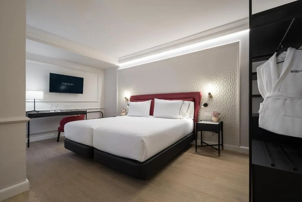 Camera doppia con divano letto — Eurostars San Antón