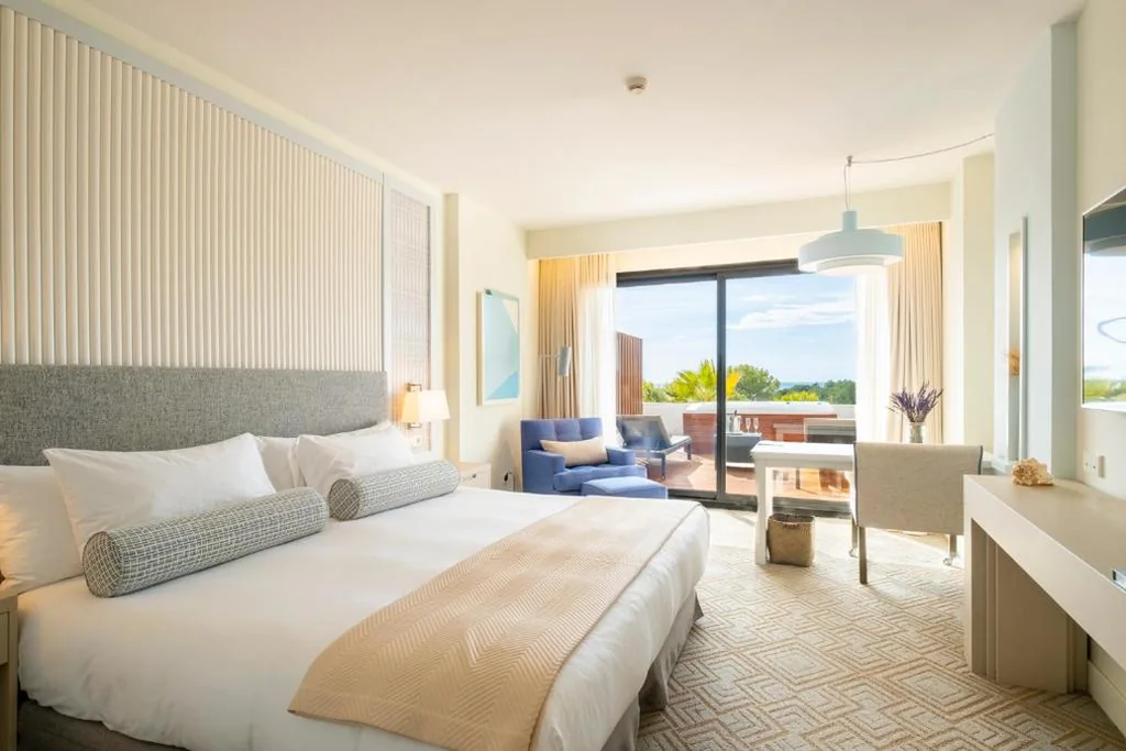 Camera Deluxe Mediterrani con terrazza e vasca idromassaggio — Eurostars Sitges