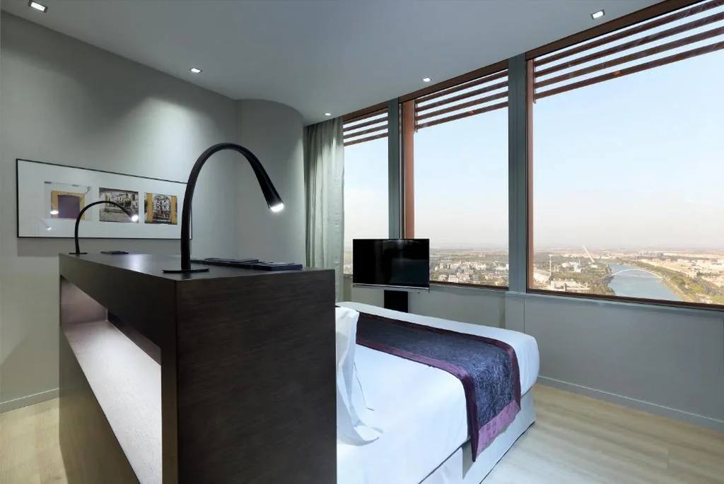 Junior Suite con vista sulla città — Eurostars Torre Sevilla