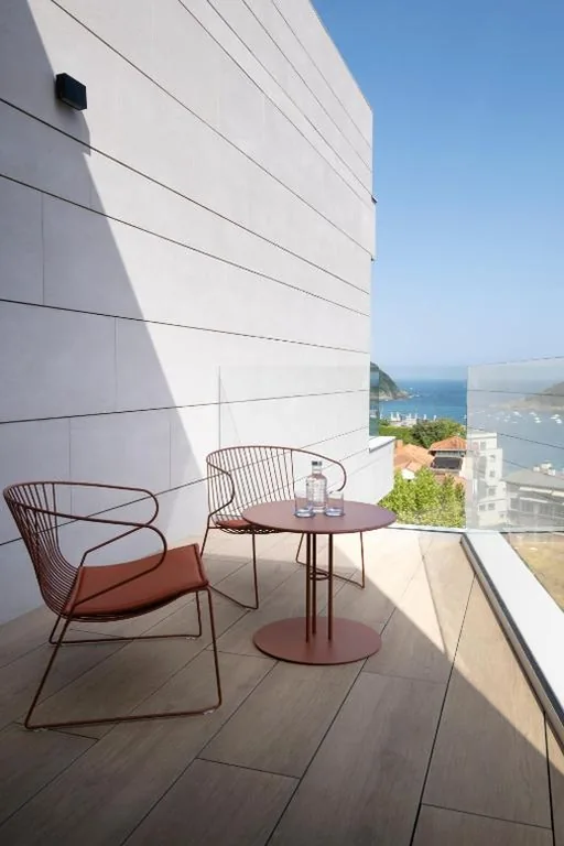 Habitación Doble Deluxe con balcón y vistas al mar — Eurostars Villa Itziar