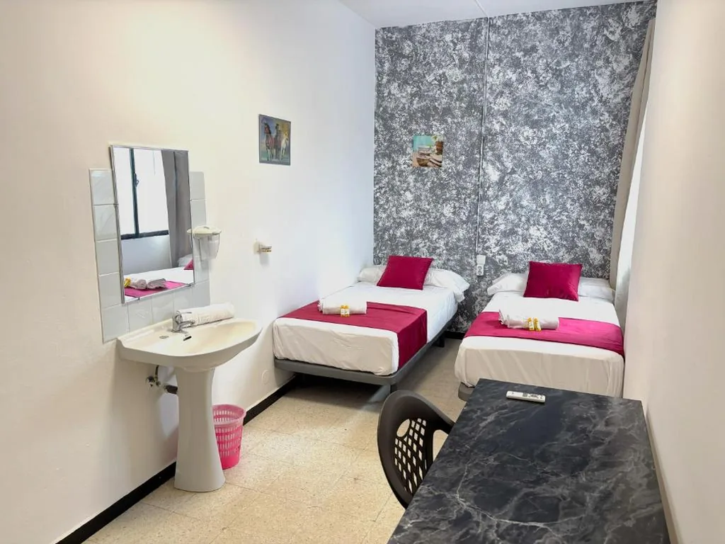 Standard-Doppelzimmer mit 2 Betten — Evans Realty - Hostal