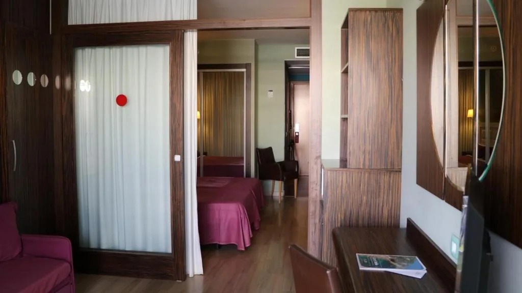 Doppelzimmer mit Wohnbereich – 1 oder 2 Betten — Evenia Olympic Palace