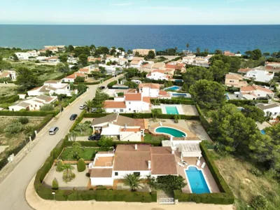 Exclusiva villa con piscina — foto 10