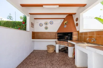 Exclusiva villa con piscina — foto 12