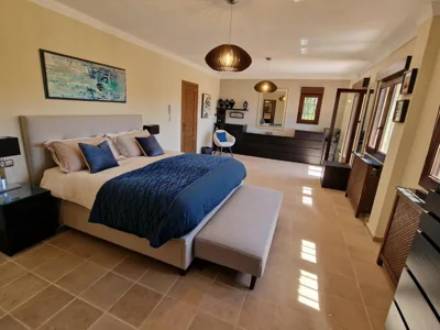 Exclusive Lakeside Villa with Private Pool & Total Privacy — foto 2