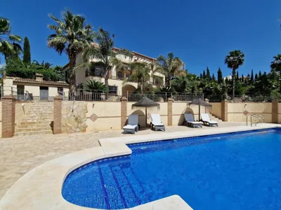 Exclusive Lakeside Villa with Private Pool & Total Privacy — foto 4