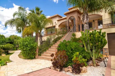Exclusive Lakeside Villa with Private Pool & Total Privacy — foto 7