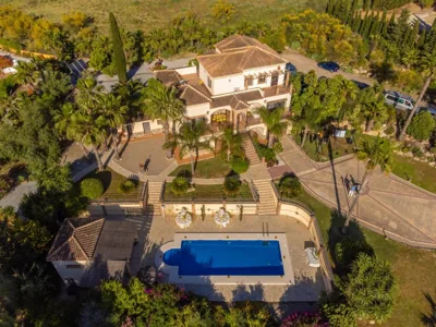 Exclusive Lakeside Villa with Private Pool & Total Privacy — foto 10