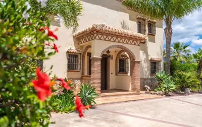 Exclusive Lakeside Villa with Private Pool & Total Privacy — foto 11