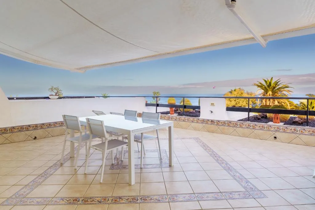 Apartamento con vistas al mar — Exclusive Sea Views Villamar - Big Terrace & Pool