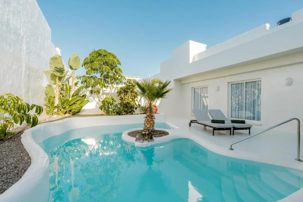 Three-Bedroom Villa — Exclusive Villa in Bahiazul with heated pool