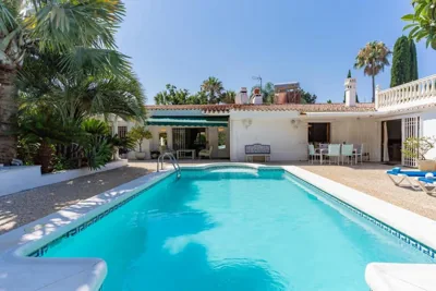 Exclusive villa Las Palmeras Puerto Banus with heated private swimming pool, Marbella, Spain — 照片 9
