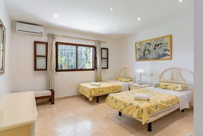 Exclusive villa Las Palmeras Puerto Banus with heated private swimming pool, Marbella, Spain — 照片 12