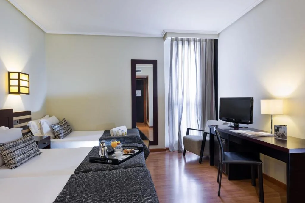 Habitación Doble con cama supletoria — Exe Auriense