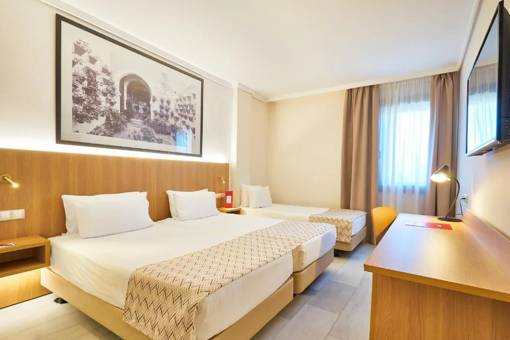 Doppelzimmer mit Zustellbett — Exe Ciudad de Córdoba