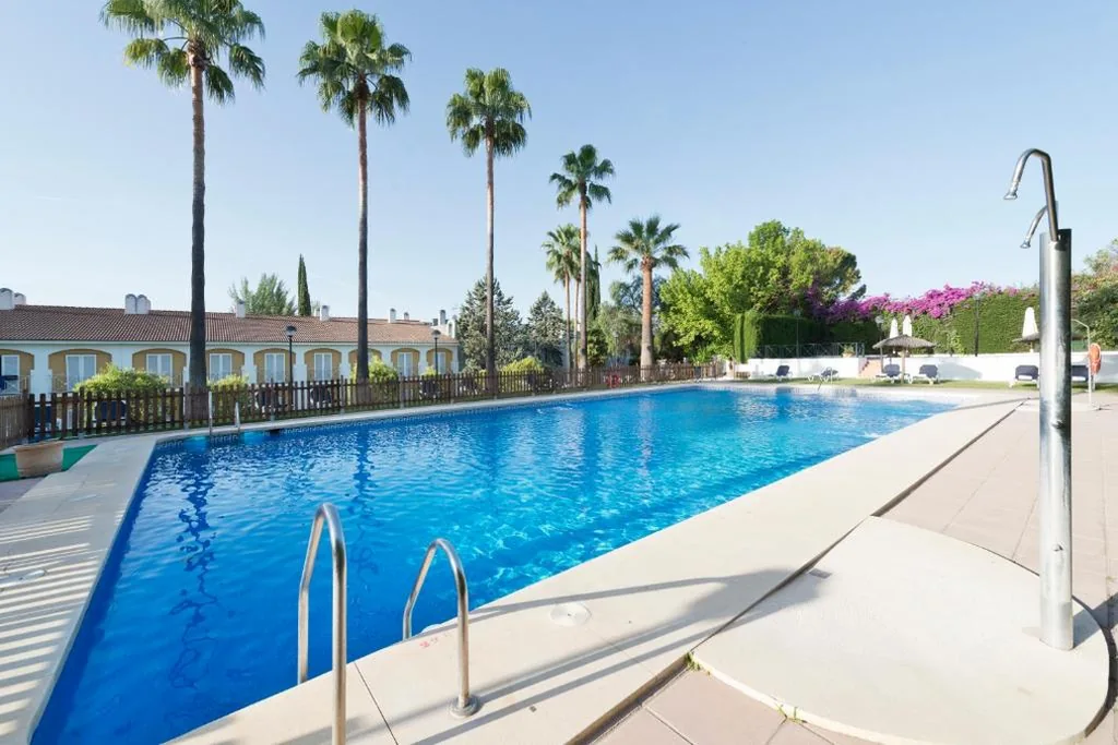 Camera doppia con vista sulla piscina — Exe Las Adelfas