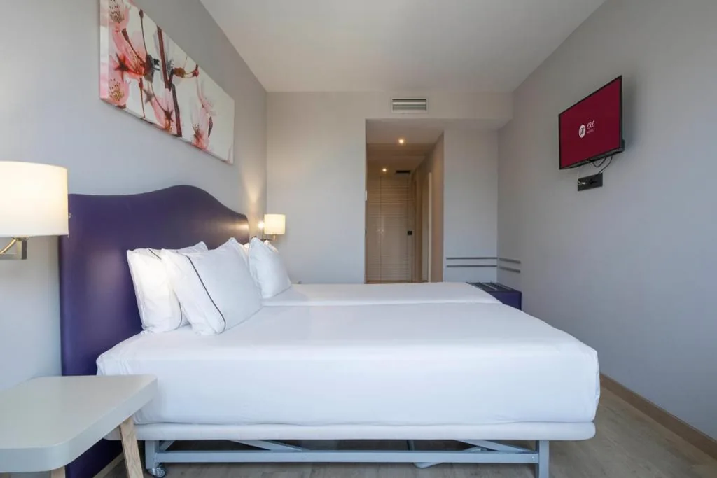 Doppelzimmer mit Parkplatz – 1 oder 2 Betten — Exe Moncloa