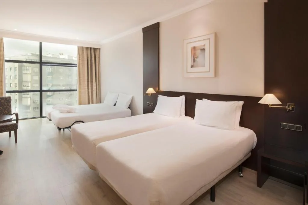 Familienzimmer (2 Erwachsene und 2 Kinder) — Exe Oviedo Centro