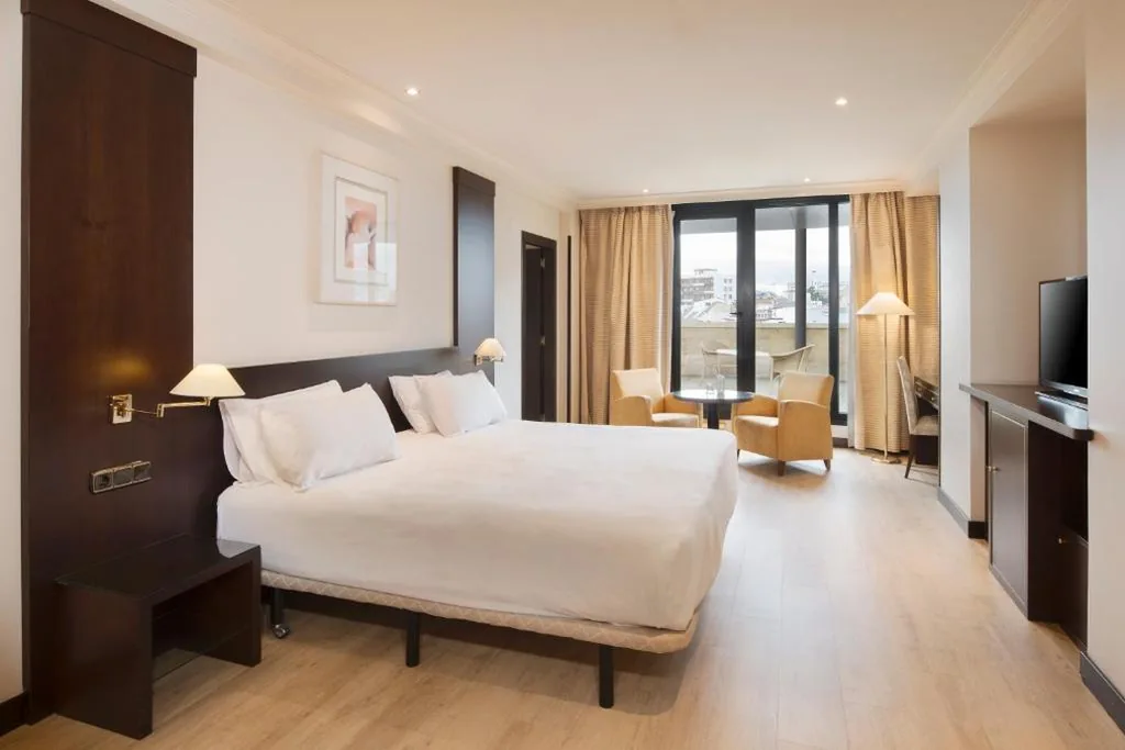 Junior Suite — Exe Oviedo Centro