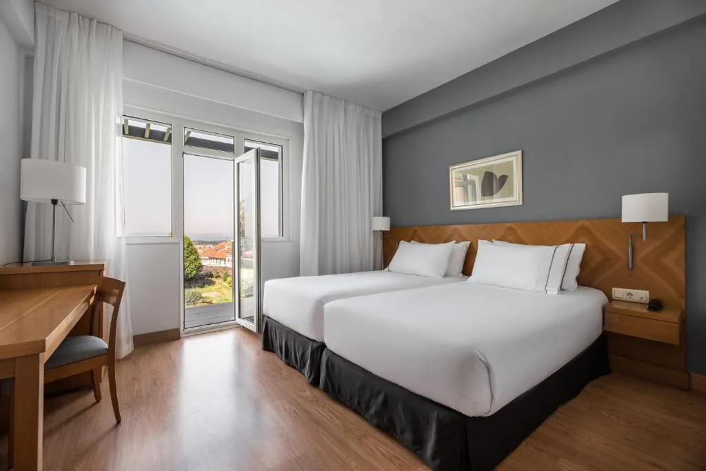 Deluxe tweepersoonskamer met balkon en 1 of 2 bedden — Exe Peregrino