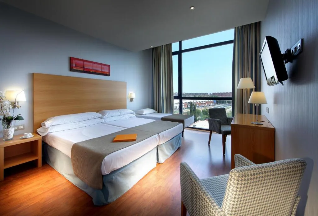 Habitación Triple — Exe Sevilla Palmera