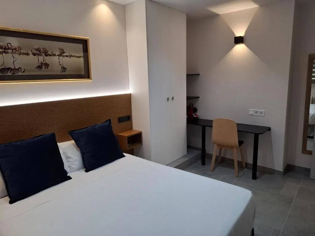 Deluxe Double Room — Exotique Santander