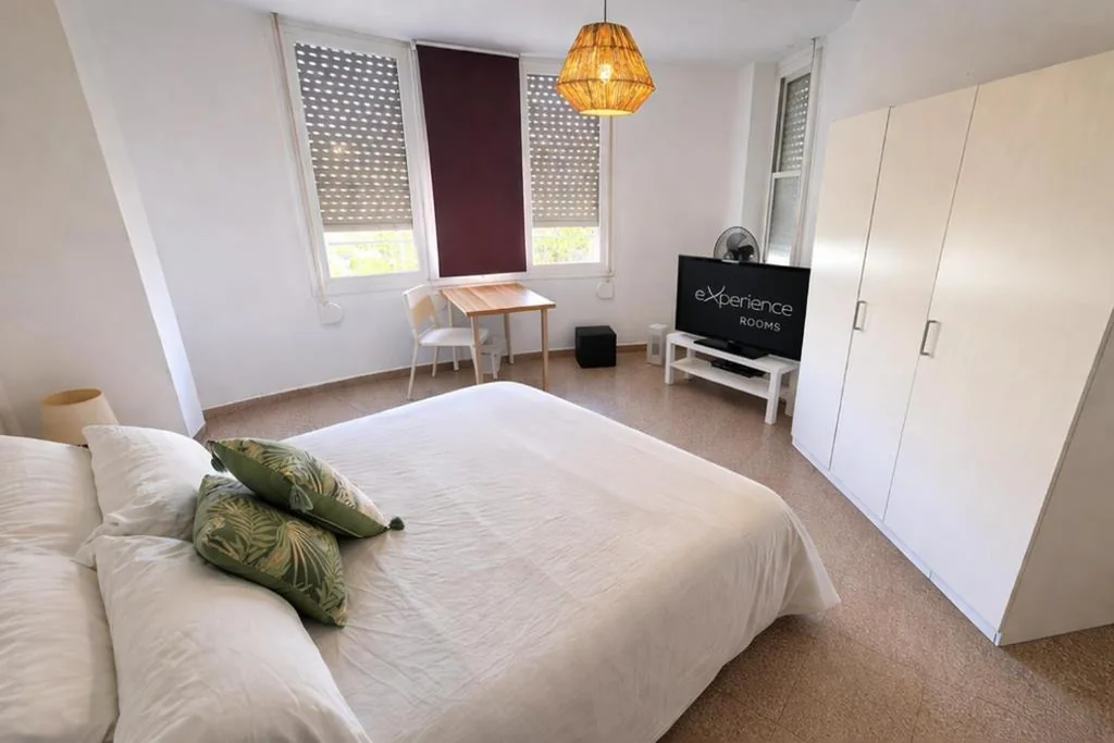Habitación Doble con baño compartido — eXperience Rooms Valencia