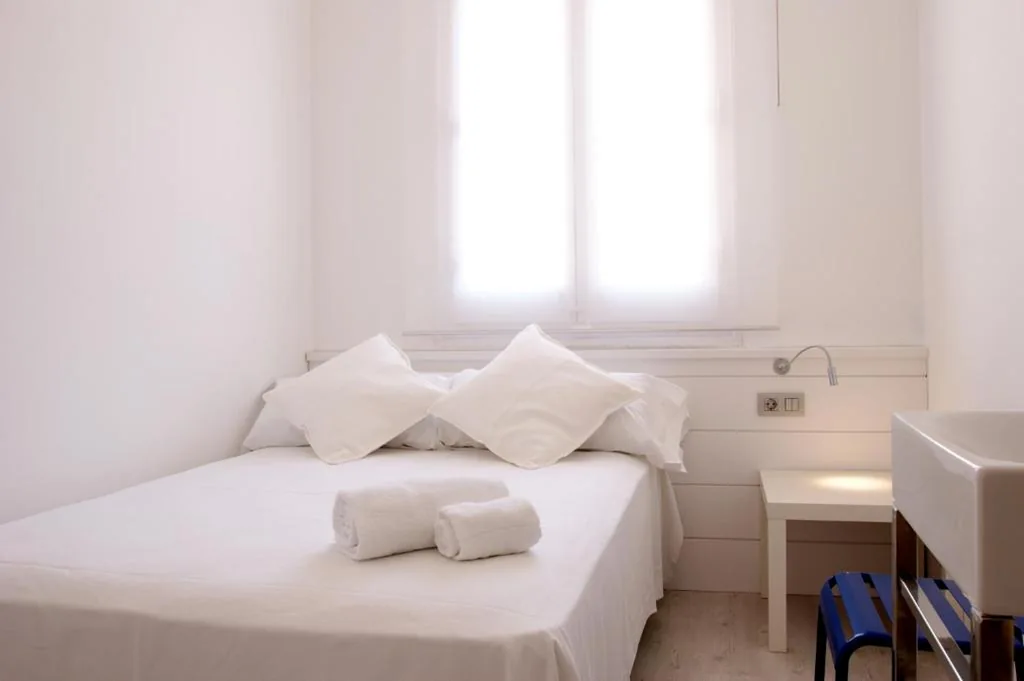 Camera singola con bagno in comune — Express by gaiarooms