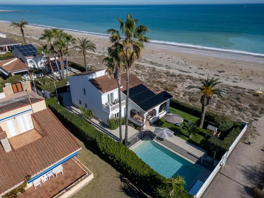 Three-Bedroom Villa — Exquisita Villa Frente al Mar