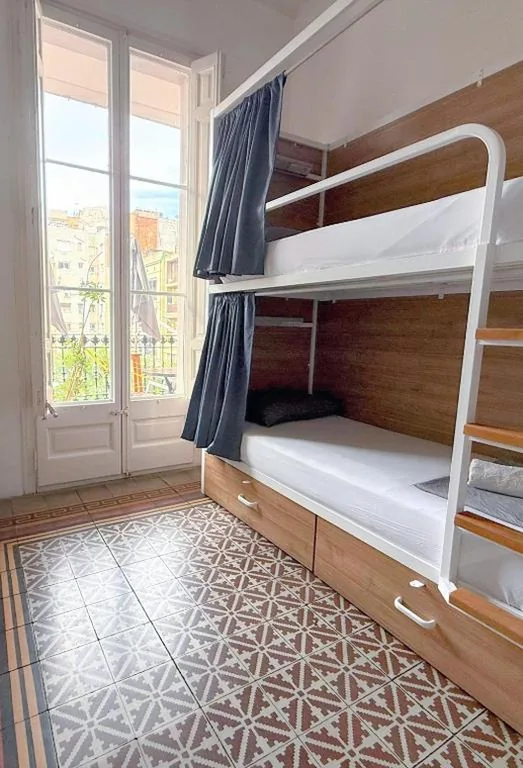 Posto letto in dormitorio misto da 4 letti con bagno in comune — Fabrizzio's Petit