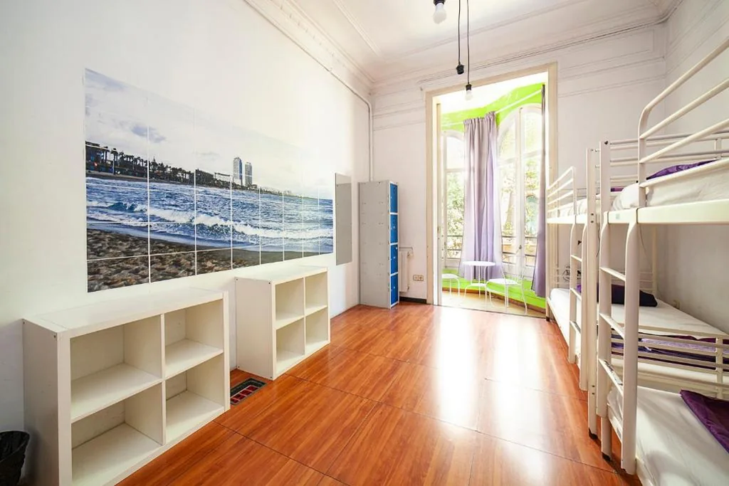 Cama em dormitório misto com 4 camas — Fabrizzios Terrace Hostel