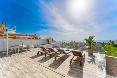 Fabulous contemporary 5 bedroom villa with private heated pool, sleeps max 13 — foto 7