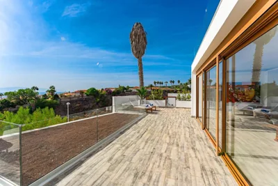 Fabulous contemporary 5 bedroom villa with private heated pool, sleeps max 13 — foto 9