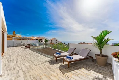 Fabulous contemporary 5 bedroom villa with private heated pool, sleeps max 13 — foto 11