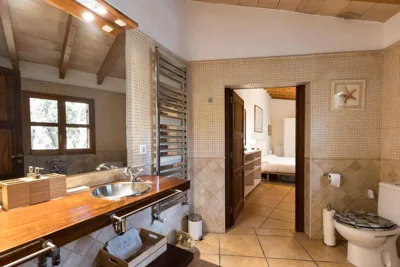 Fabulous Rustic Villa Set On Mountain With Unique Views — foto 3