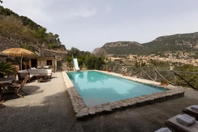 Fabulous Rustic Villa Set On Mountain With Unique Views — foto 7