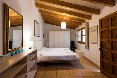 Fabulous Rustic Villa Set On Mountain With Unique Views — foto 8