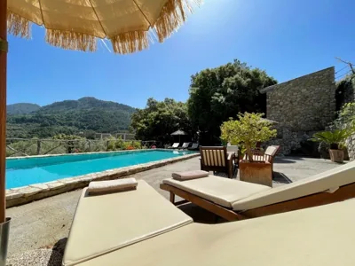 Fabulous Rustic Villa Set On Mountain With Unique Views — foto 9